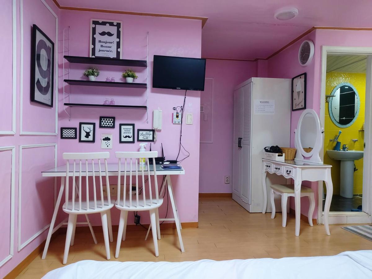Han River Residence & Guesthouse Сеул Екстериор снимка