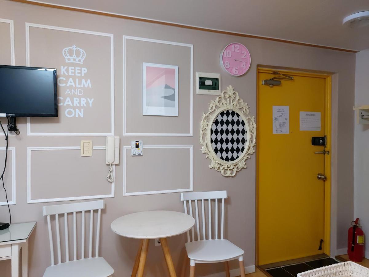 Han River Residence & Guesthouse Сеул Екстериор снимка