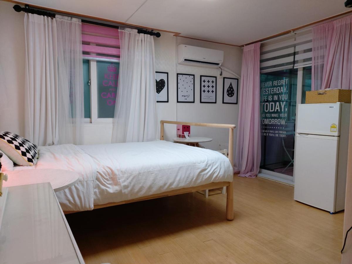 Han River Residence & Guesthouse Сеул Екстериор снимка