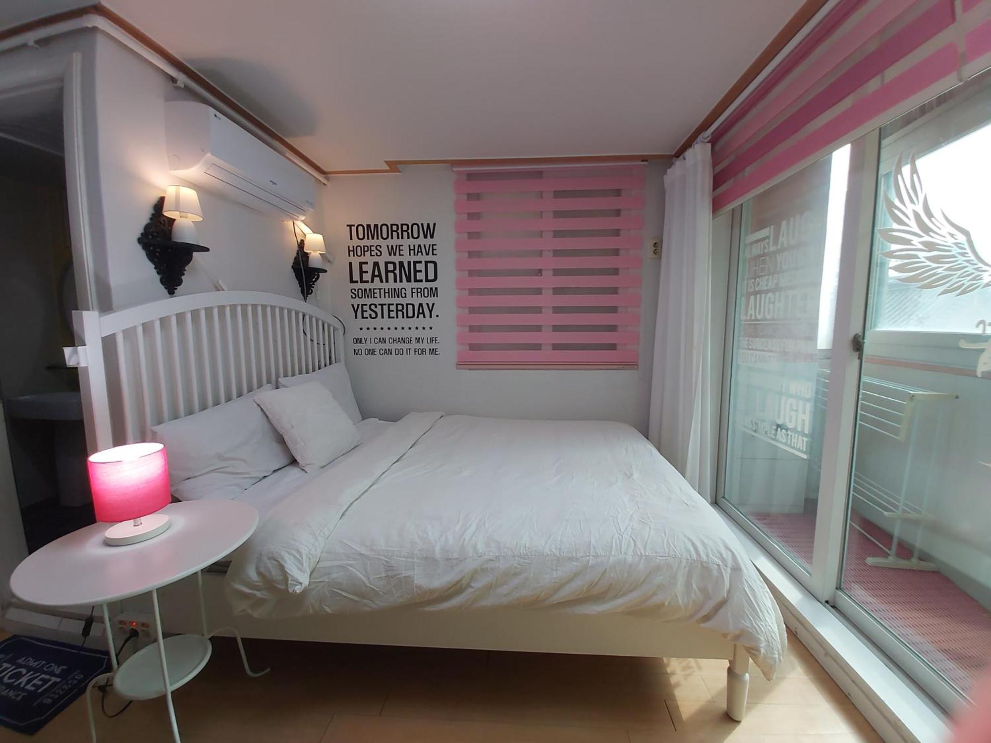 Han River Residence & Guesthouse Сеул Екстериор снимка